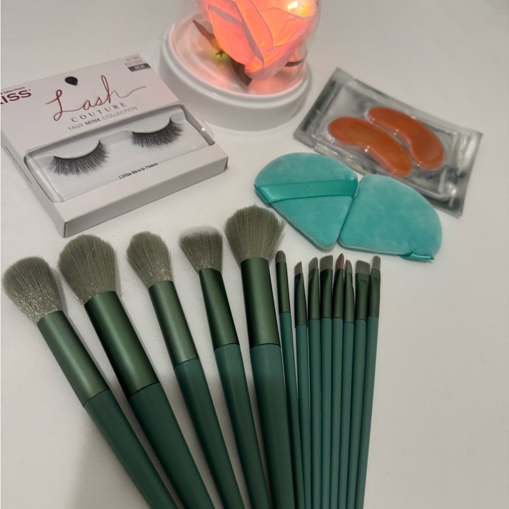 Green Makeup Brush Set